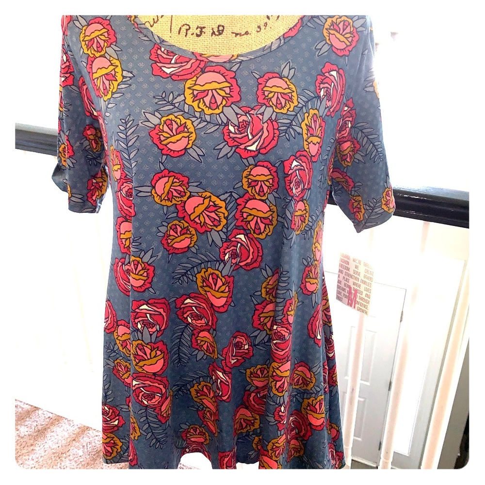 LuLaRoe Medium Perfect T NWT